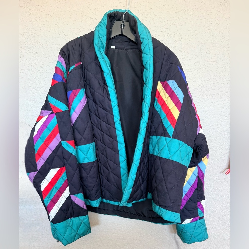 NWT MULTICOLOR GEOMETRIC QUILTED KIMONO PUFFER, SIZE LARGE